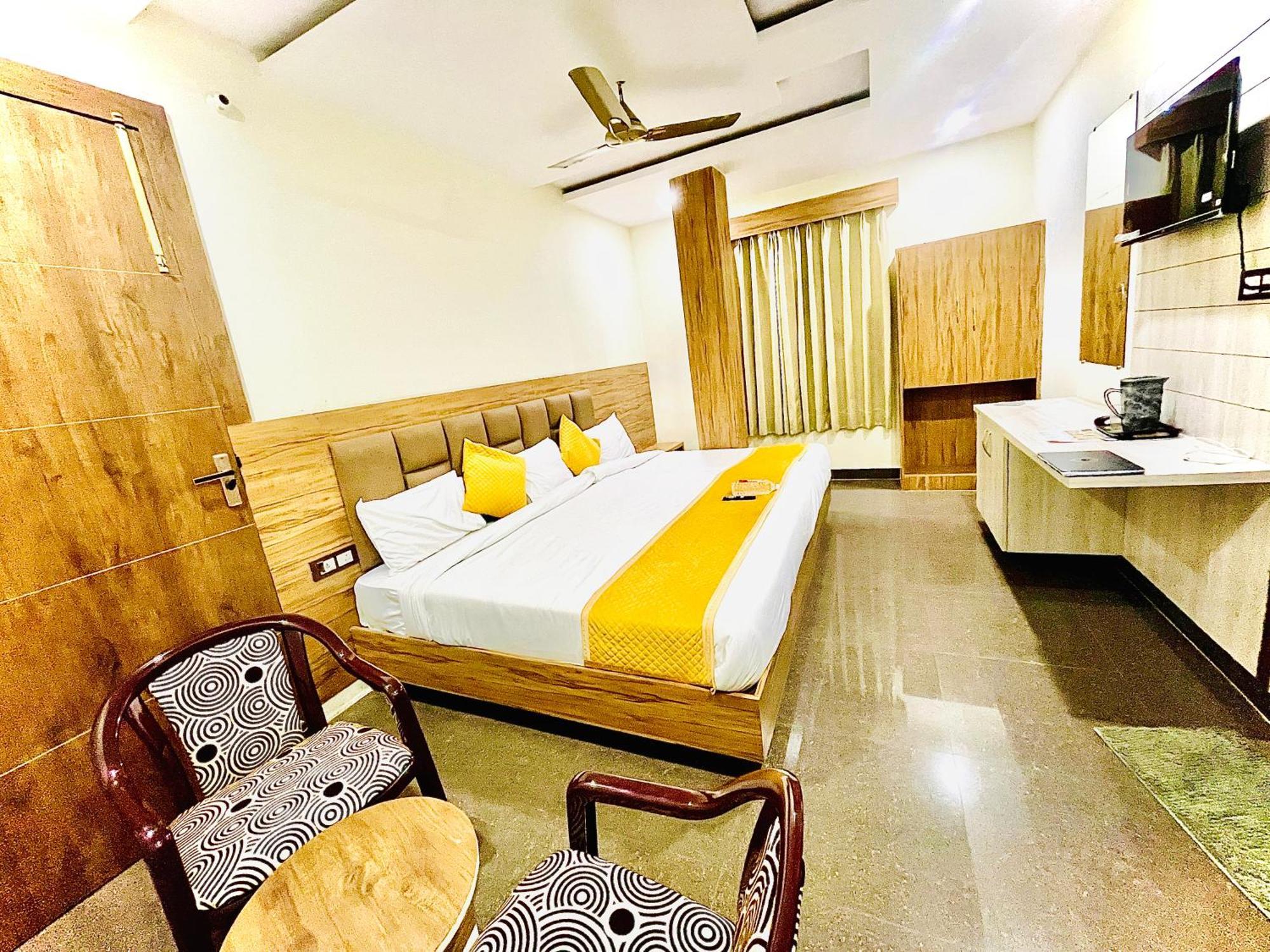 Hotel Nidhivan Mukund - Best Rated Area - In House Parking Vrindavan Exterior photo