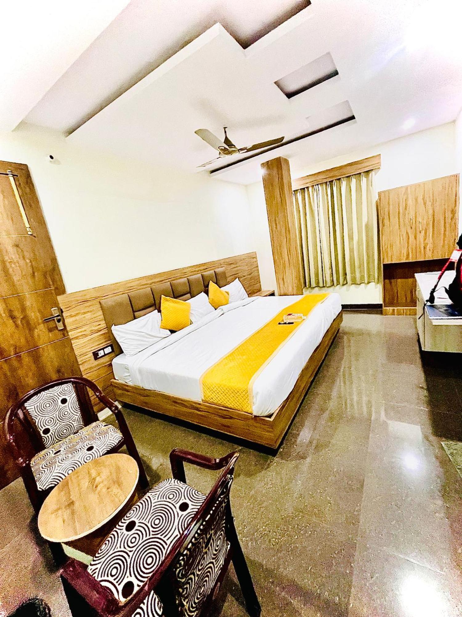 Hotel Nidhivan Mukund - Best Rated Area - In House Parking Vrindavan Exterior photo