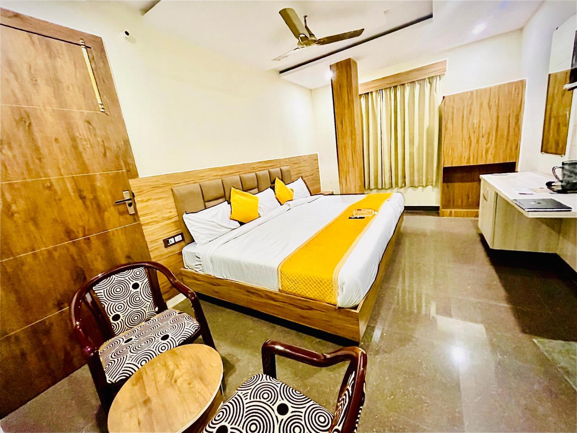 Hotel Nidhivan Mukund - Best Rated Area - In House Parking Vrindavan Exterior photo